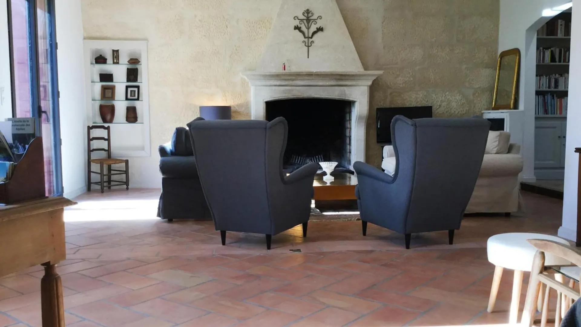 Beautiful Provencal Mas With Pool In The Center Of The Village Of Maussane Les Alpilles - Sleeps 14 ヴィラ