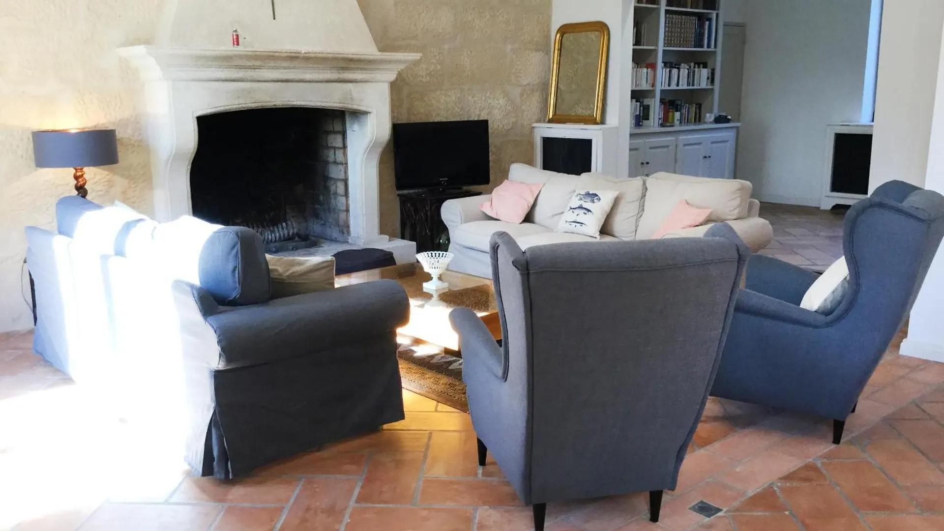 Villa Beautiful Provencal Mas With Pool In The Center Of The Village Of Maussane Les Alpilles - Sleeps 14 France