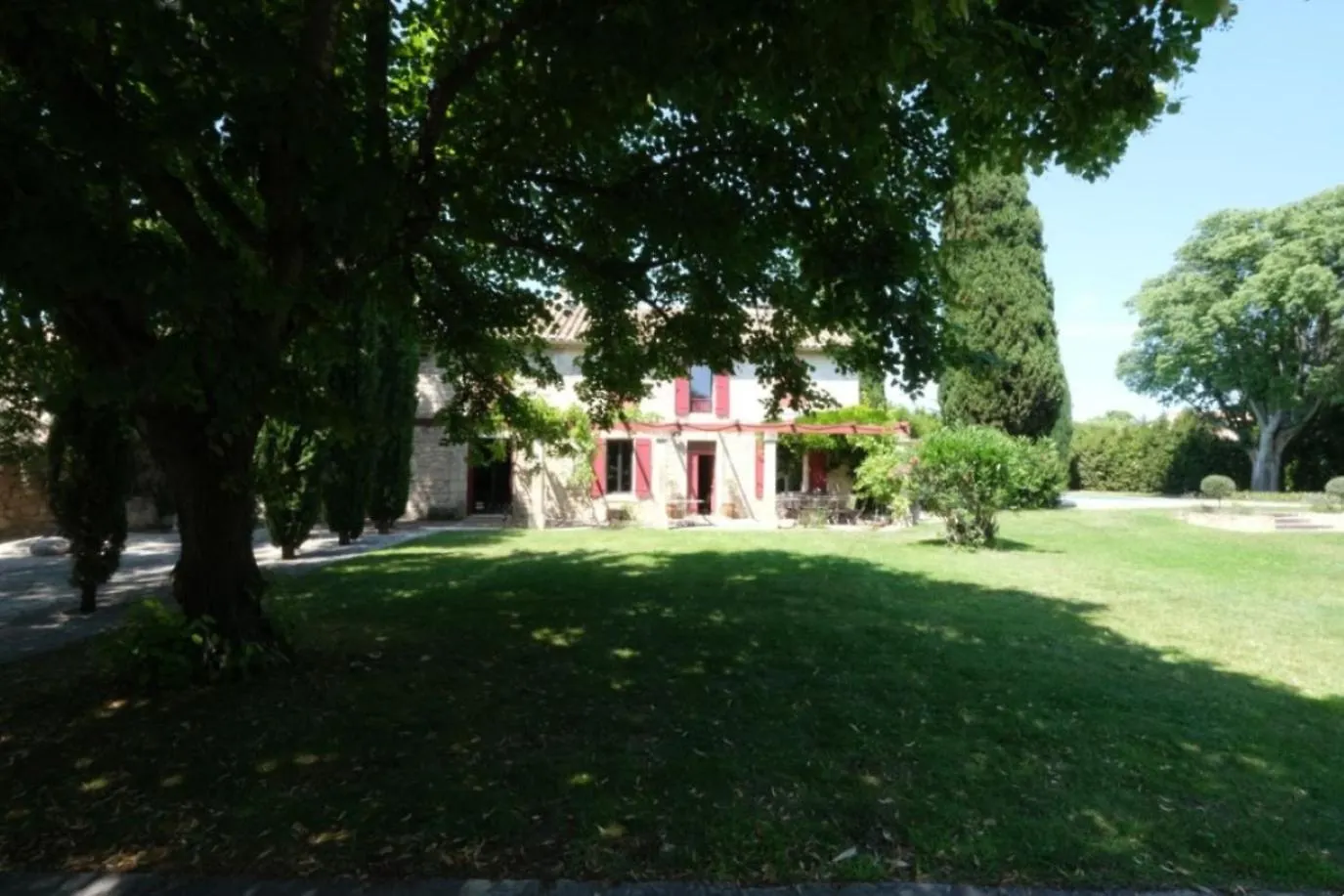 Beautiful Provencal Mas With Pool In The Center Of The Village Of Maussane Les Alpilles - Sleeps 14