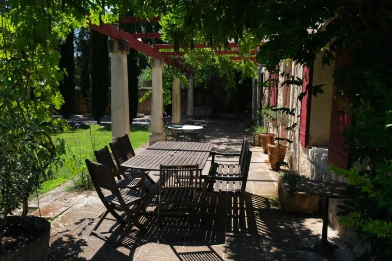 Villa Beautiful Provencal Mas With Pool In The Center Of The Village Of Maussane Les Alpilles - Sleeps 14